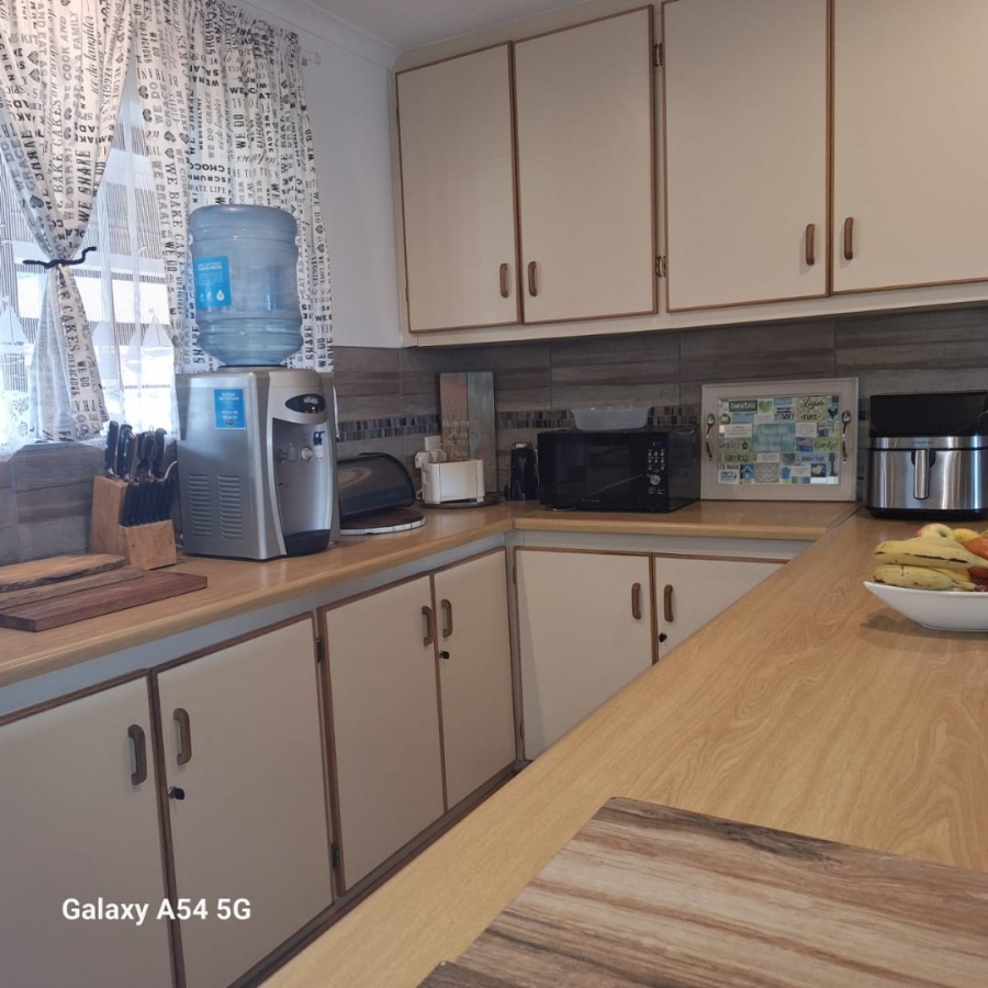 4 Bedroom Property for Sale in Hartenbos Heuwels Western Cape